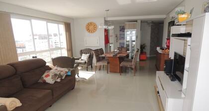Apartment, 10th floor, large space, 3 blocks from the sea, 3 double bedrooms.