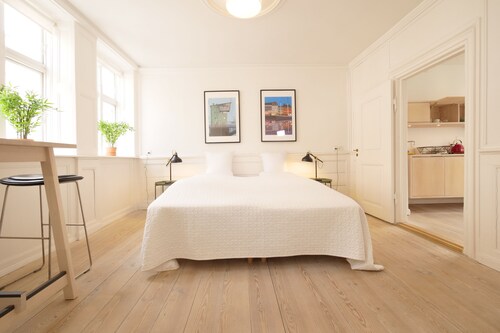 Central Canal Apartments 5