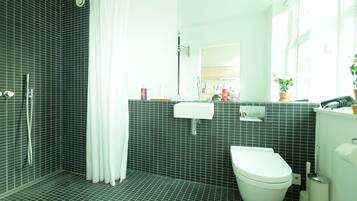 Shower, free toiletries, hair dryer, towels