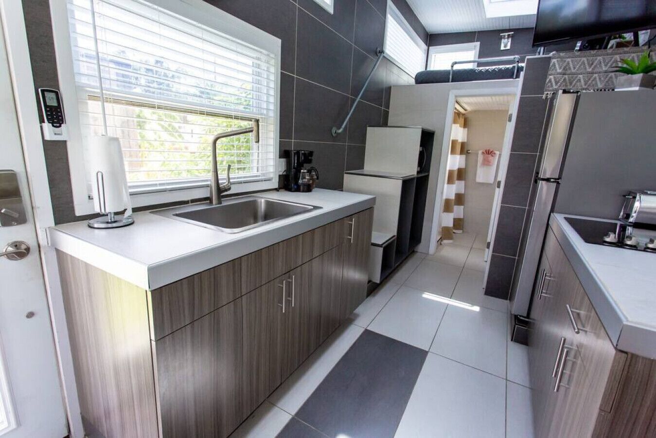 The Ritz- Lakefront Tiny House in Orlando