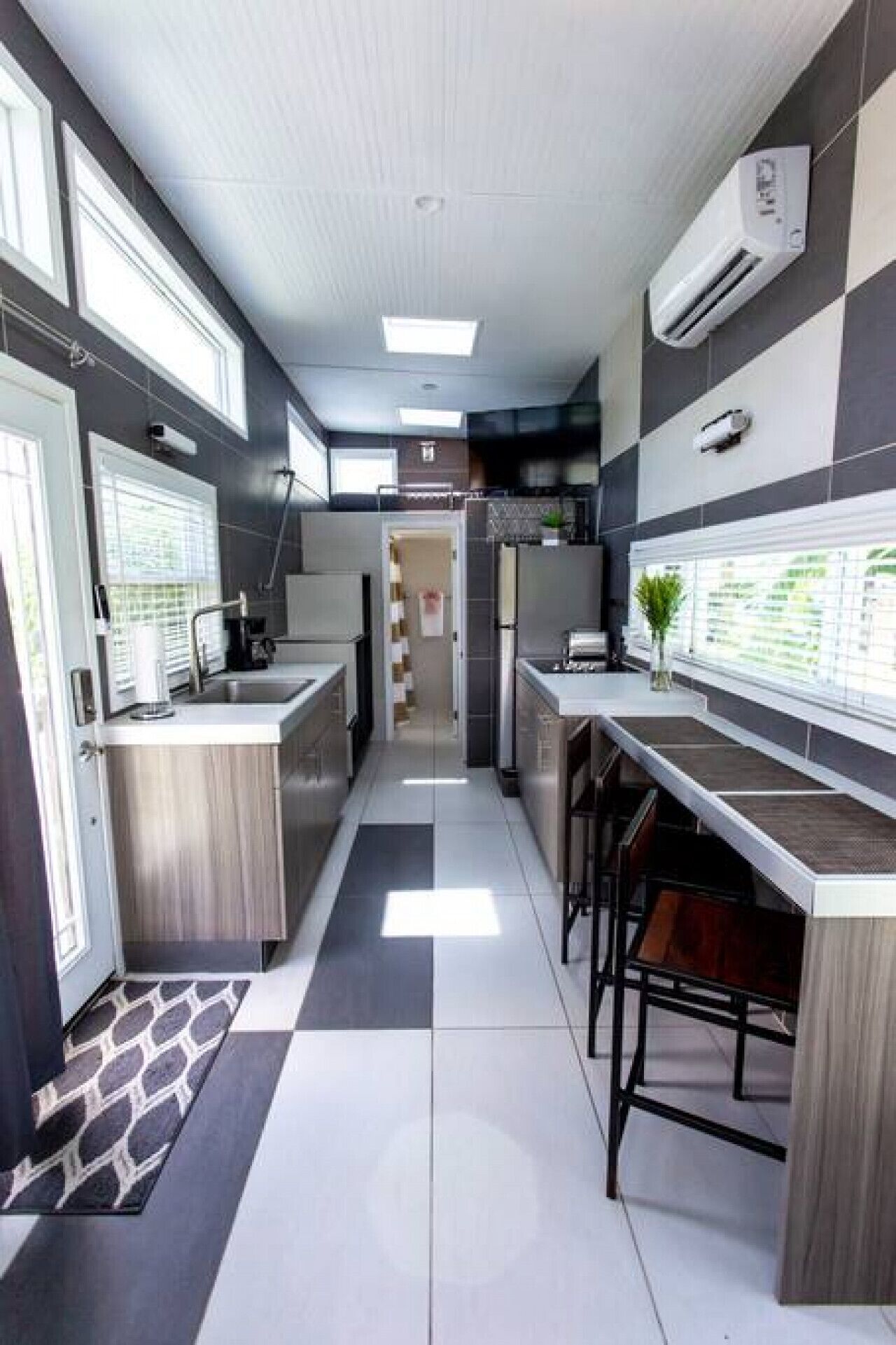 The Ritz- Lakefront Tiny House in Orlando
