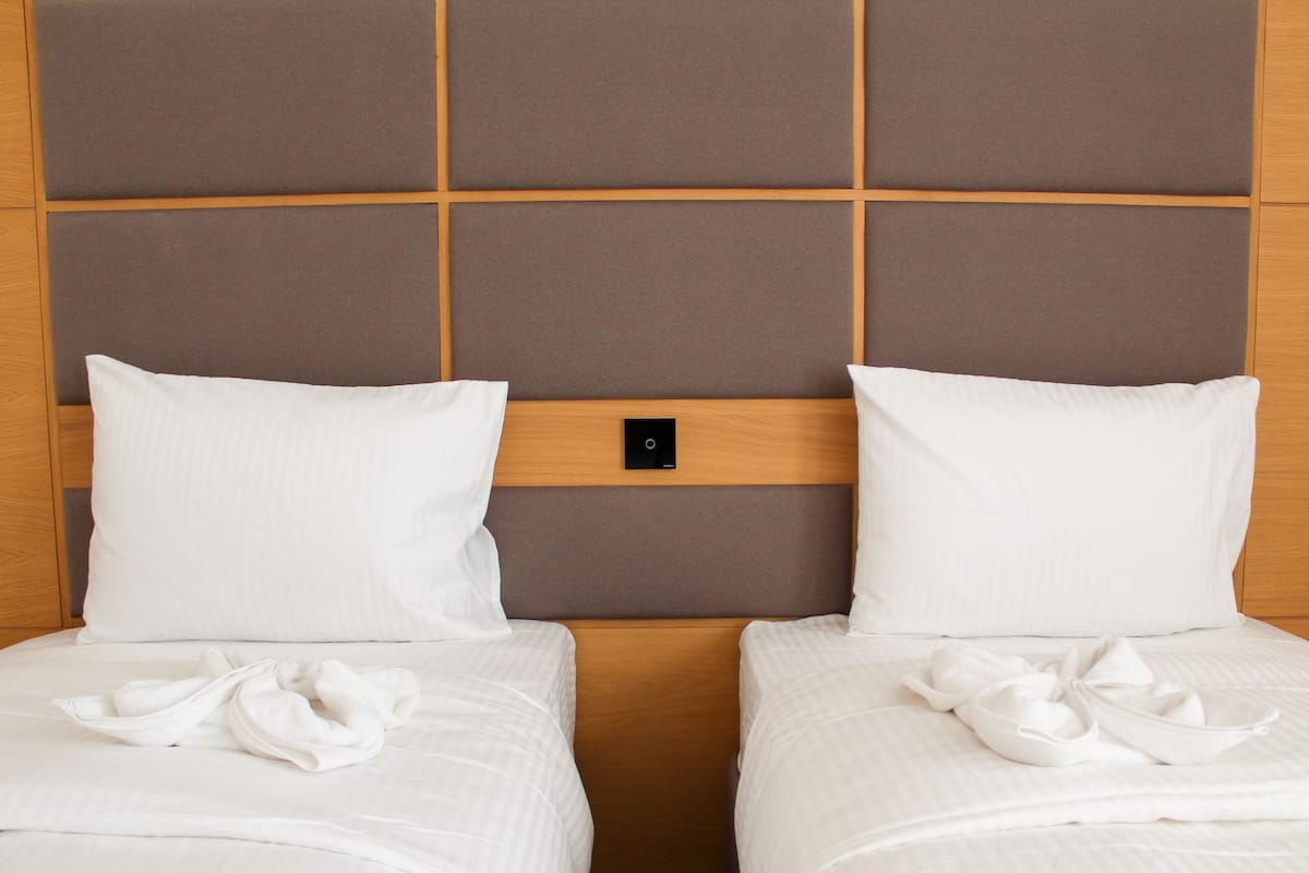Chambre Standard avec lits jumeaux | Minibar, bureau, espace de travail pour ordinateur portable