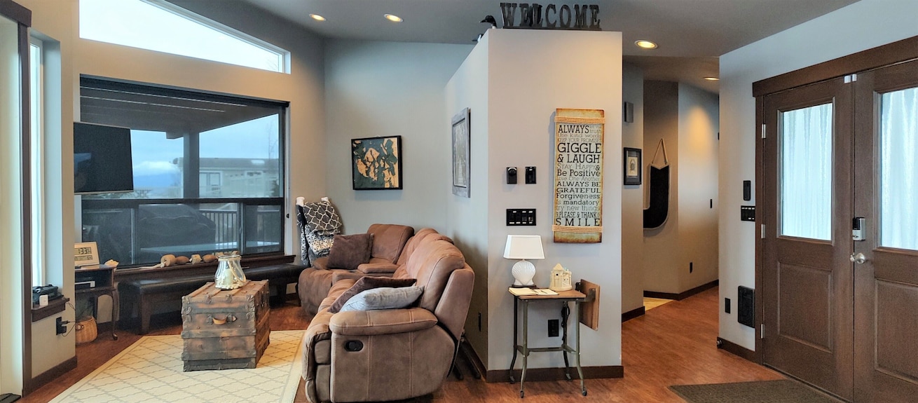 Cozy Home With Views Of The San Juan's, Mt Baker, Salish Sea & Lummi Island - Ferndale, WA