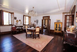 Villa, 5 Bedrooms, Private Pool | Living area