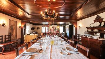 Lunch, dinner, brunch served; pool views