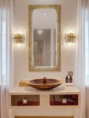 Apartamento de lujo, 1 habitación, no fumadores, vistas a la montaña | Baño | Artículos de higiene personal gratuitos, secador de pelo y zapatillas