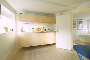 City Studio | Private kitchenette | Full-size fridge, oven, stovetop, electric kettle