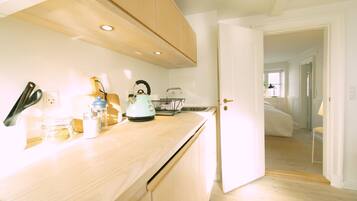 City Studio | Private kitchenette | Full-size fridge, oven, stovetop, electric kettle