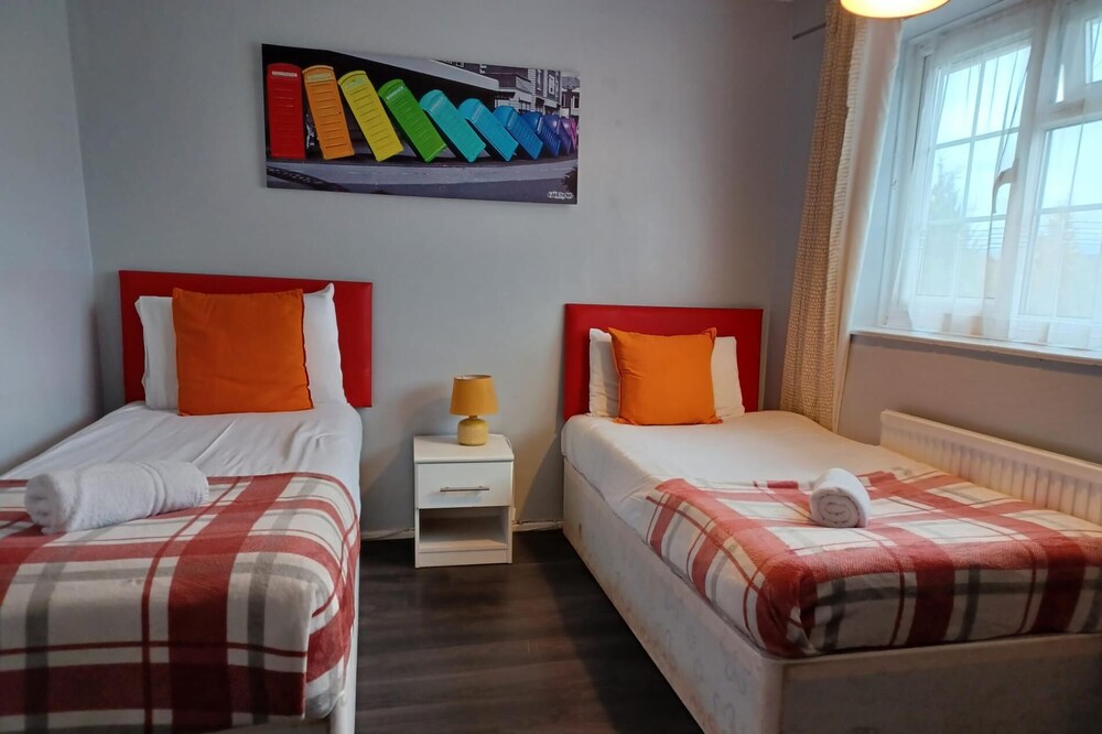 Poynters House - Huku Kwetu-Spacious 2 Bedroom-Quiet-Free WiFi-Free Parking.