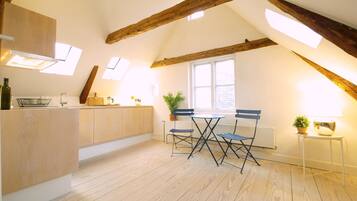 City Studio | Private kitchenette | Full-size fridge, oven, stovetop, electric kettle