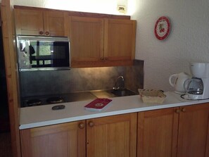 Fridge, oven, dishwasher, blender