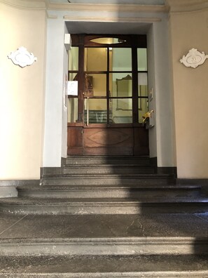 Property entrance - Casa Cavour (Turin)