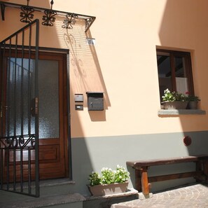 Exterior detail - The Maison d 'Alizè.  (Lecco)