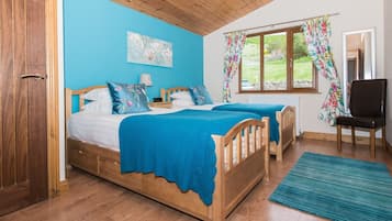 Cabin, Multiple Beds | 2 bedrooms, iron/ironing board, free WiFi, bed sheets