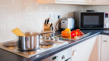 Cabin, Multiple Beds | Private kitchen | Fridge, microwave, oven, stovetop