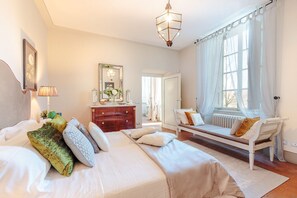 9 chambres, fer et planche à repasser, Wi-Fi gratuit, draps fournis