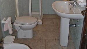 Bathroom - Two adjoining apartments sleeps 8/10, veranda, barbecue and olive garden (sant'antioco)