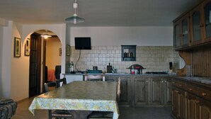 Private kitchen - Two adjoining apartments sleeps 8/10, veranda, barbecue and olive garden (sant'antioco)
