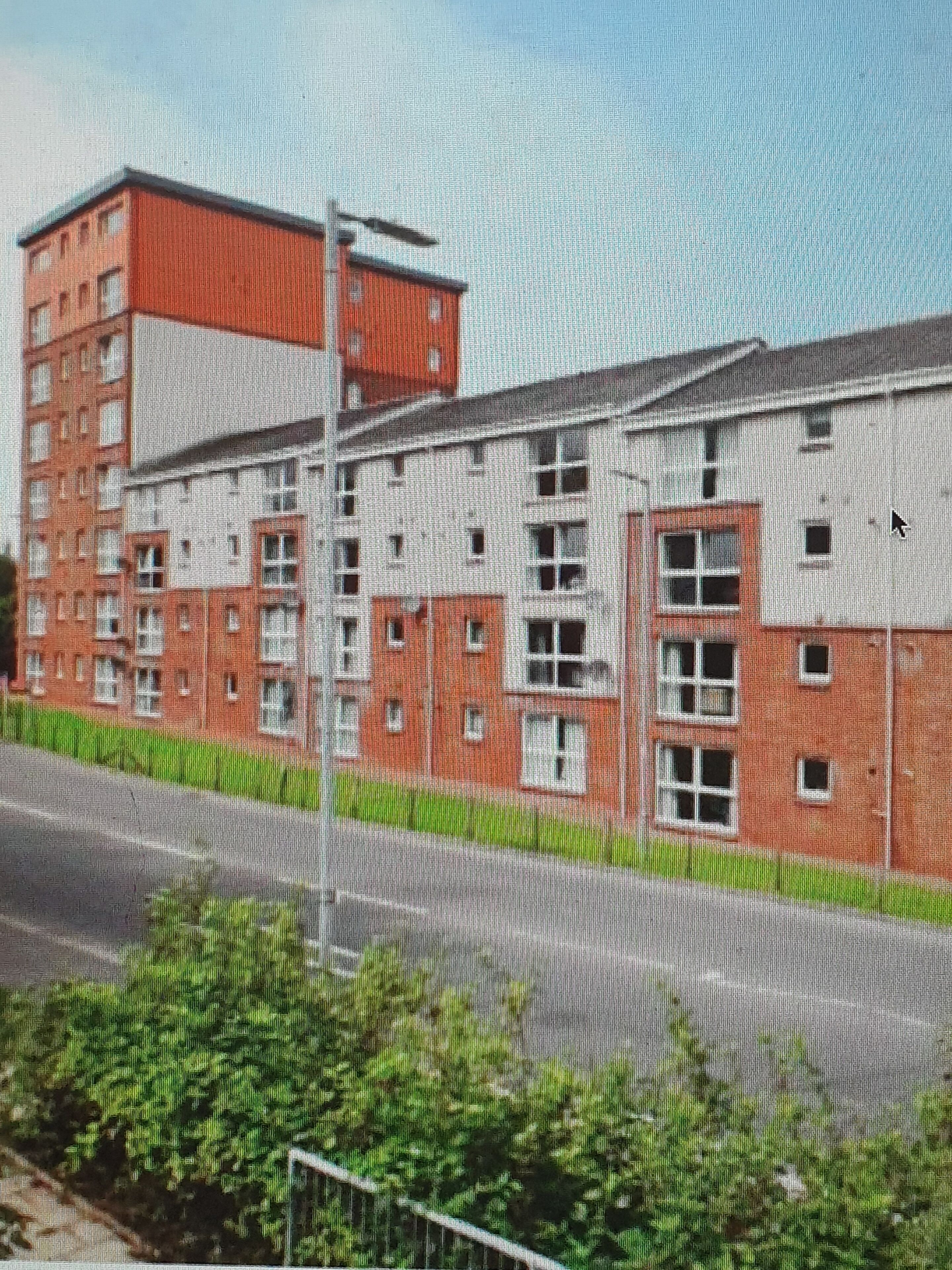 Comfortable Modern Ground Floor Apartment 20 minutes from Glasgow Centre