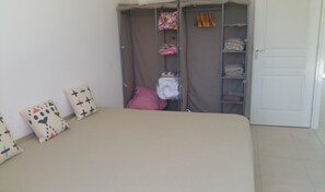 1 Schlafzimmer, Bügeleisen/Bügelbrett, Bettwäsche