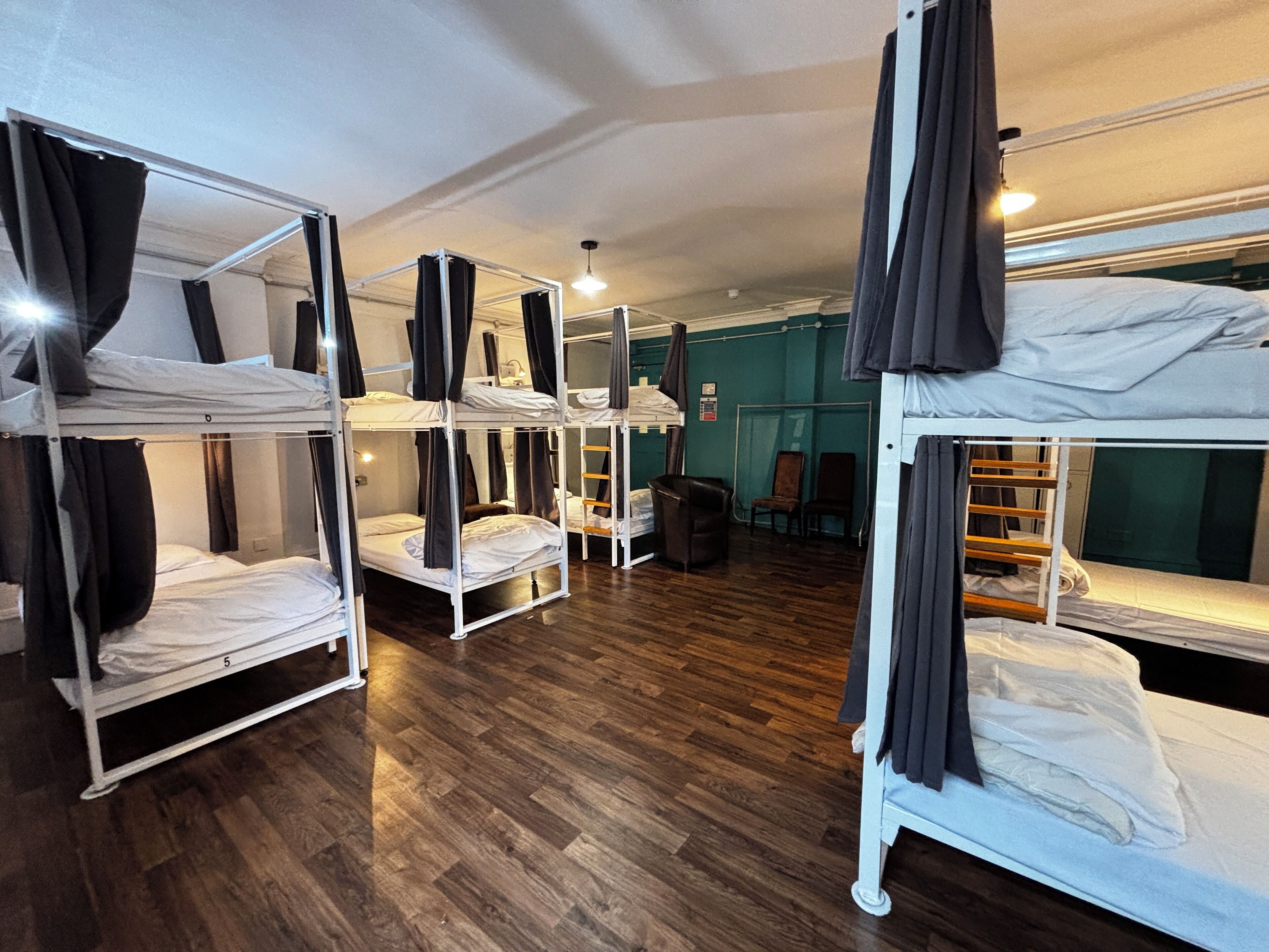 Bàn ủi/dụng cụ ủi quần áo, truy cập Internet không dây miễn phí 