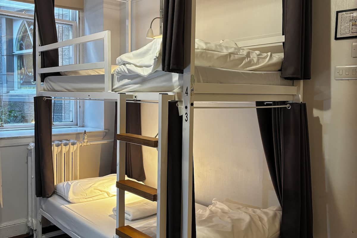 Bed in 2-Bed Female Dorm Ensuite | Strykejern/-brett, wi-fi (inkludert) og sengetøy