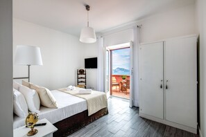 5 chambres, fer et planche à repasser, lits bébé (en supplément)