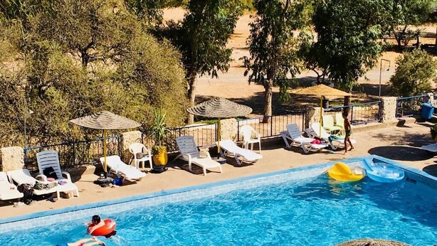 Outdoor pool, sun loungers - Camping Hotel Le Calme (Aguerd)