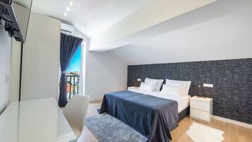 2 bedrooms, desk, iron/ironing board, free WiFi