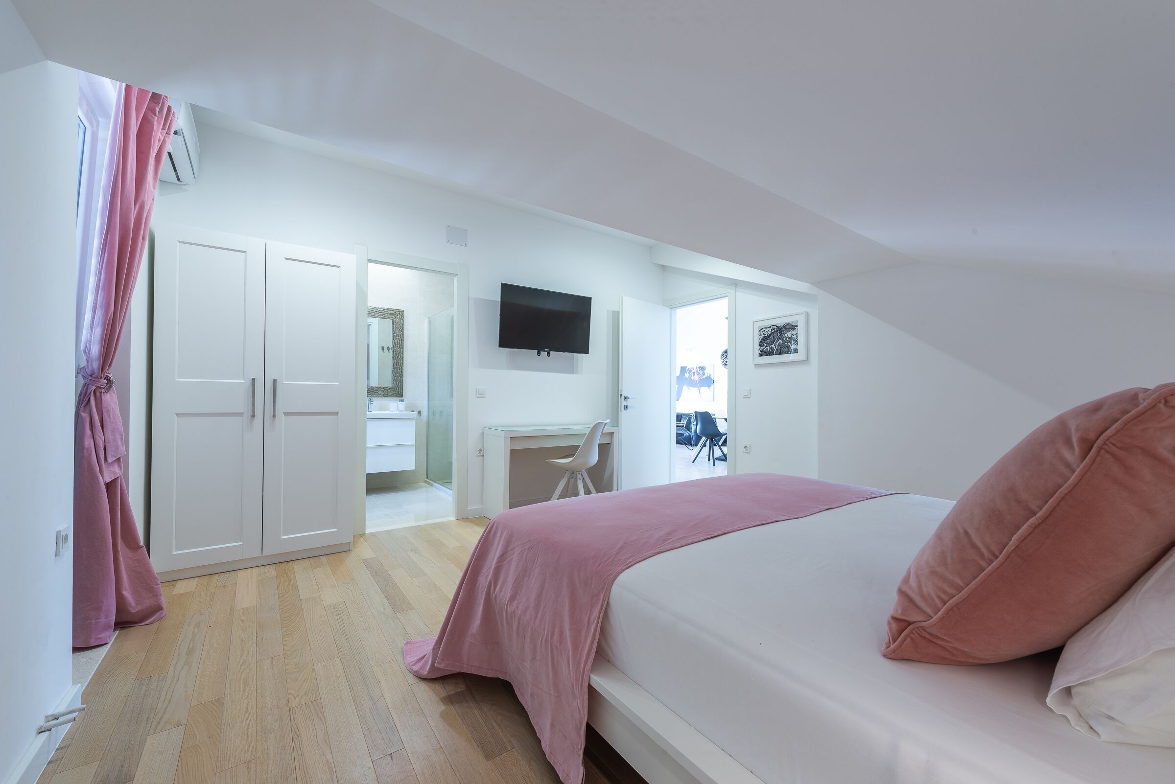 2 bedrooms, desk, iron/ironing board, free WiFi