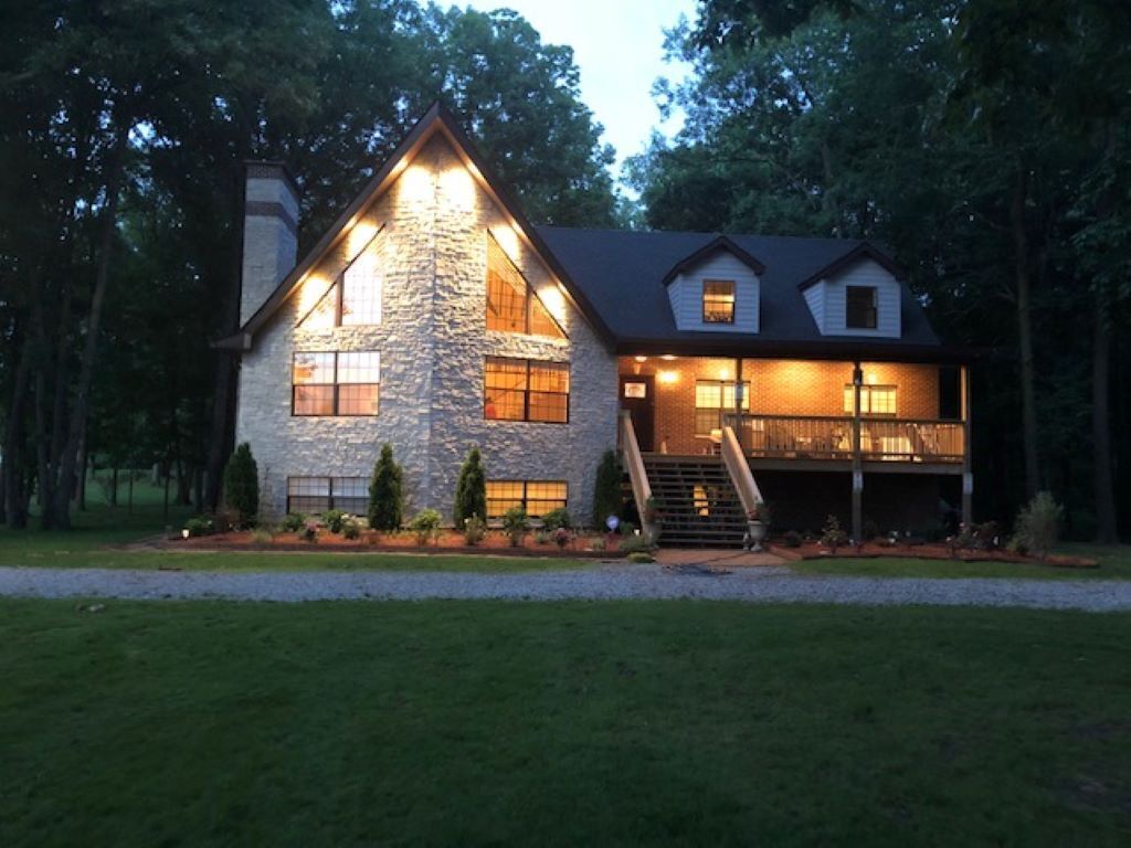 Perfect getaway minutes away from Maxinkuckee Lake & Culver Academy!