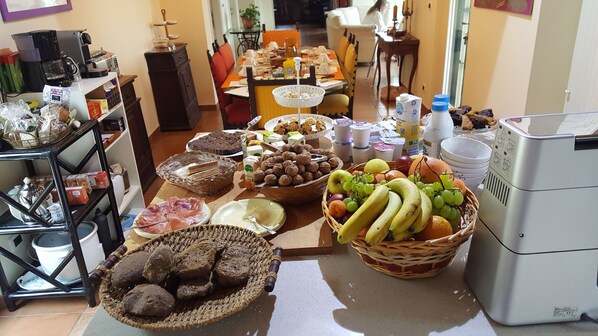Free daily full breakfast