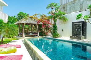 Kolam renang pribadi