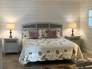 4 عدّة غرف نوم ومكواة/لوح كي وواي فاي مجانًا وملاءات أسرّة