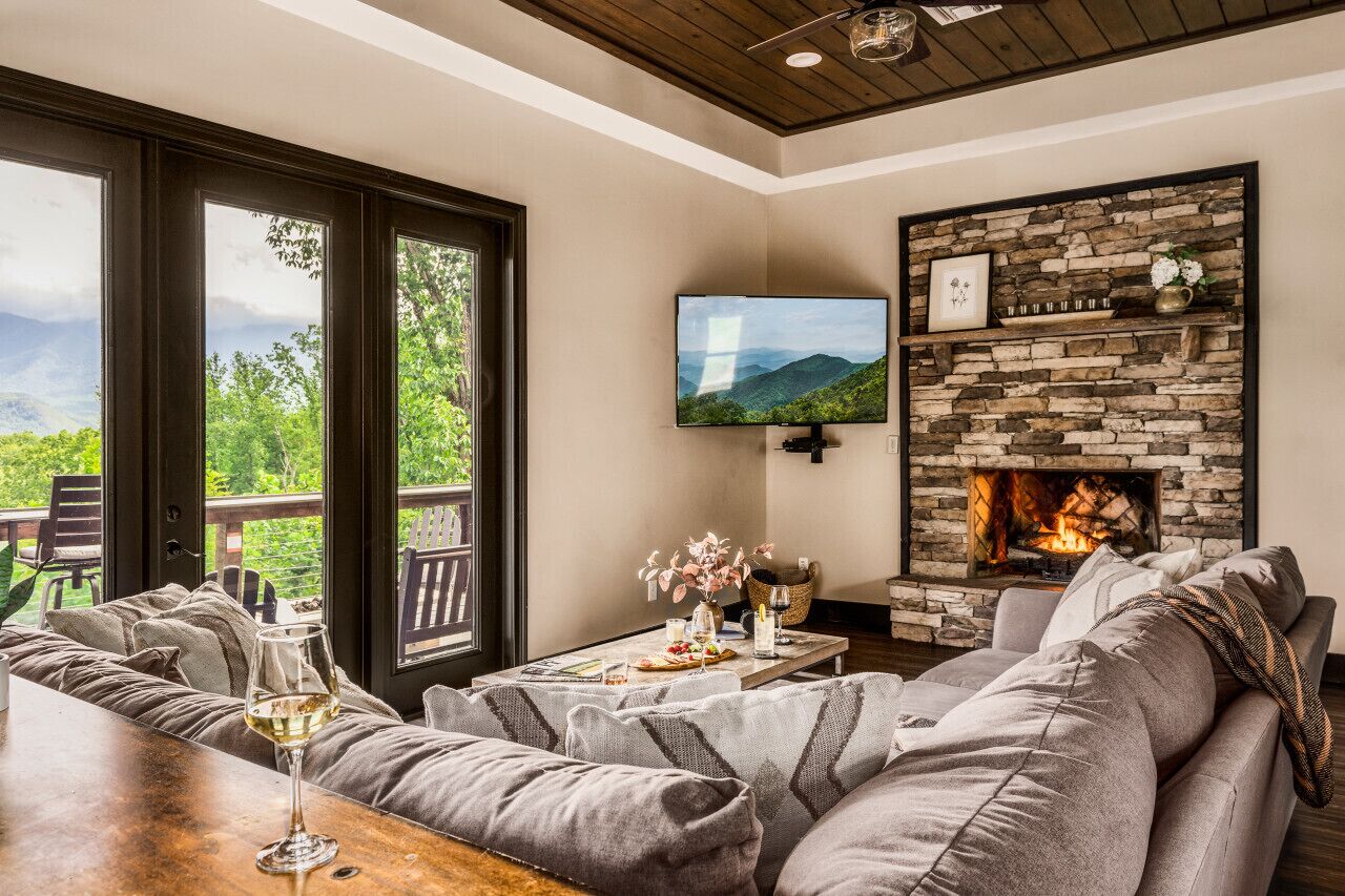 Smart TV, fireplace