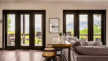 Smart TV y chimenea