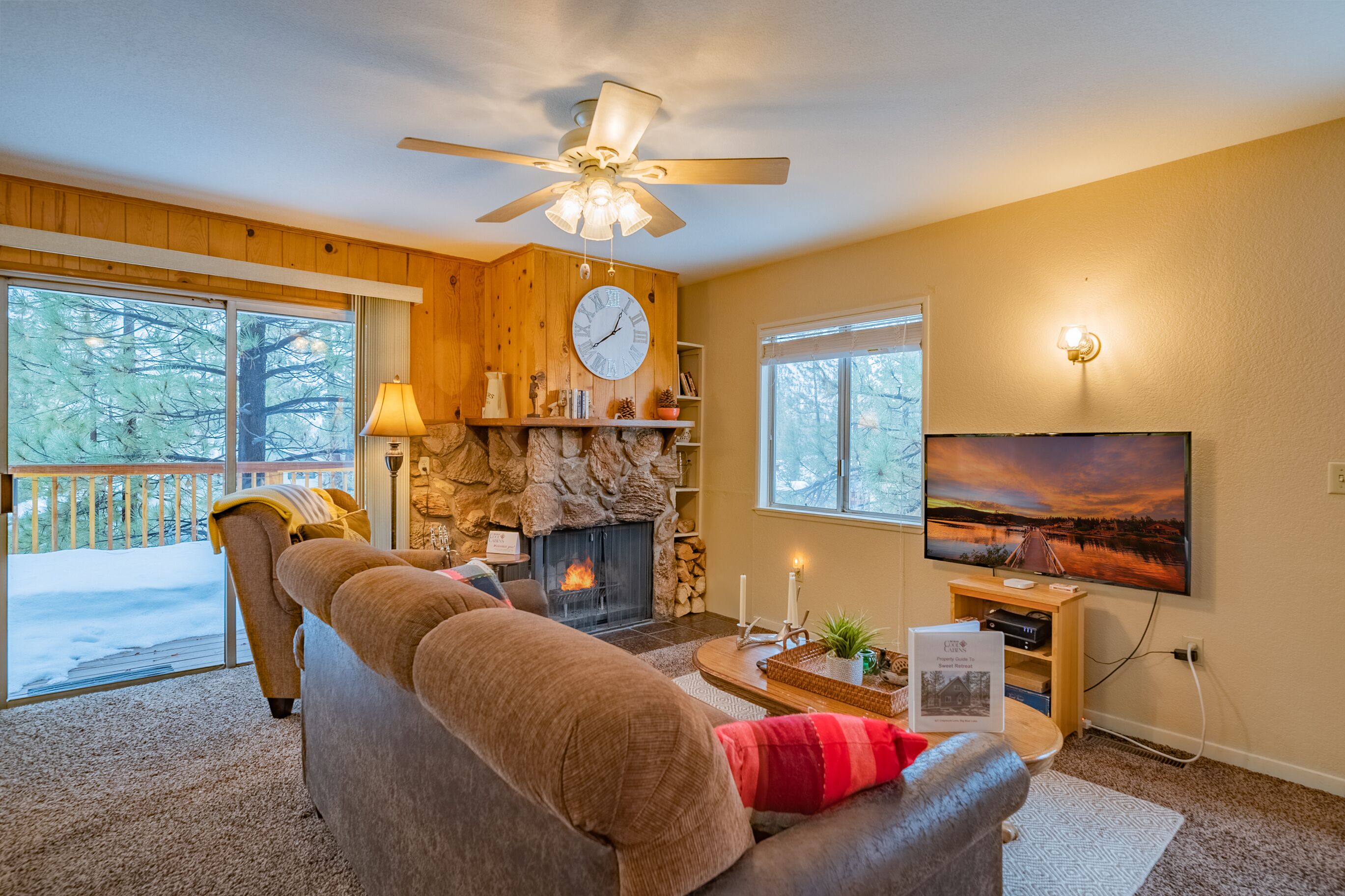 Sweet Retreat - Spectacular little hideaway, cozy family getaway near the lake!