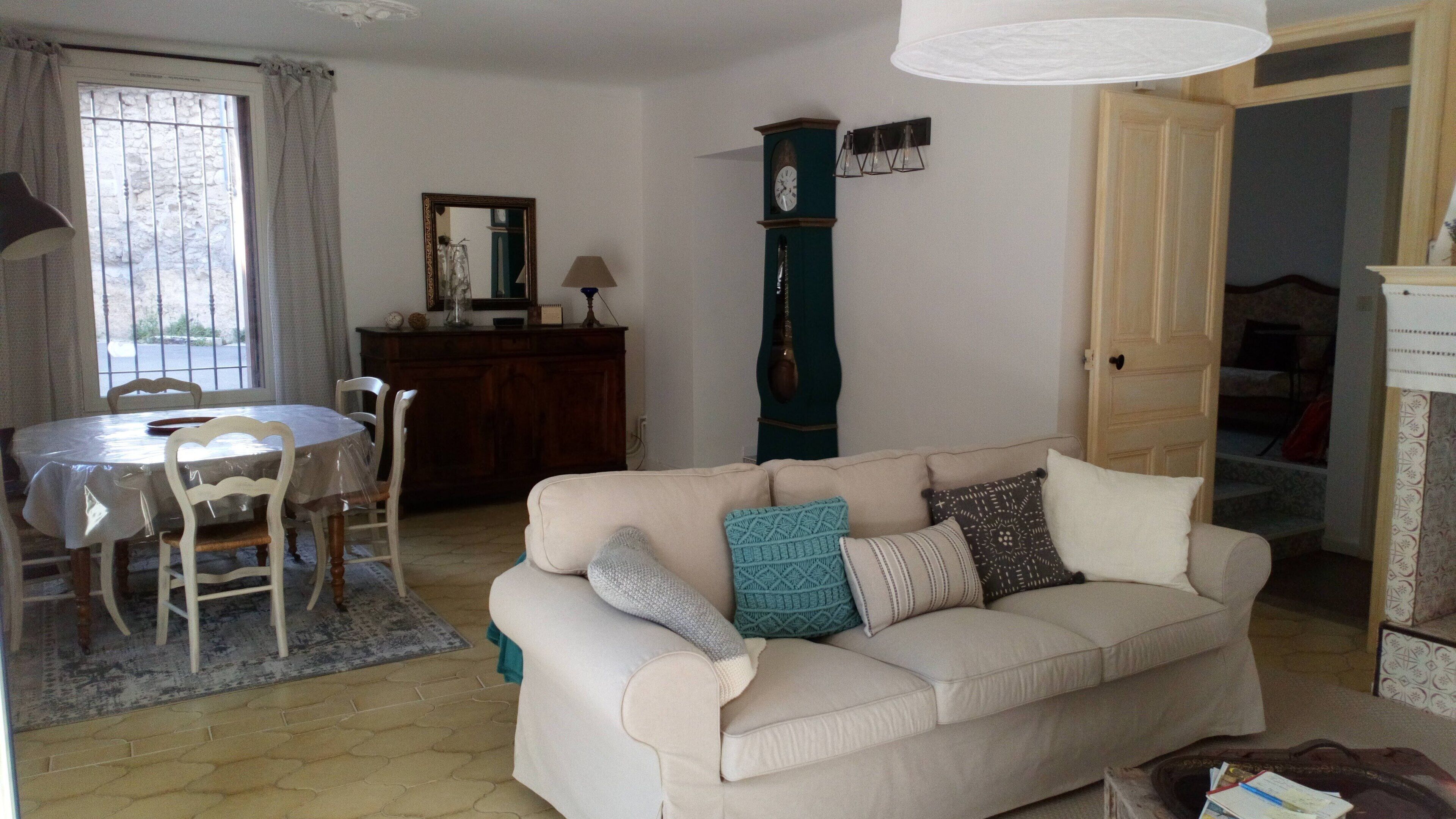 Traditional house in the heart of a typical southern village 30 minutes from the sea.