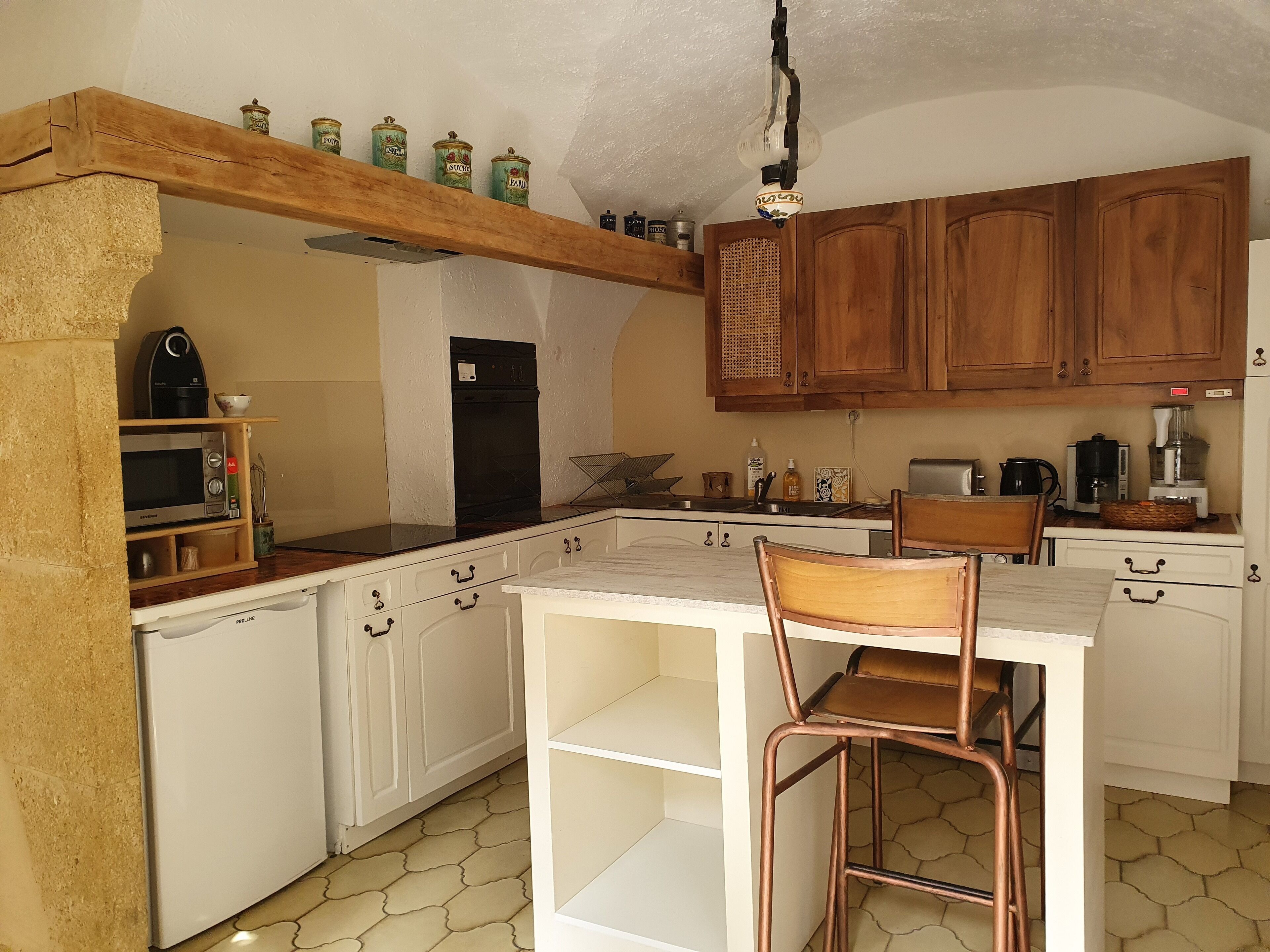 Traditional house in the heart of a typical southern village 30 minutes from the sea.