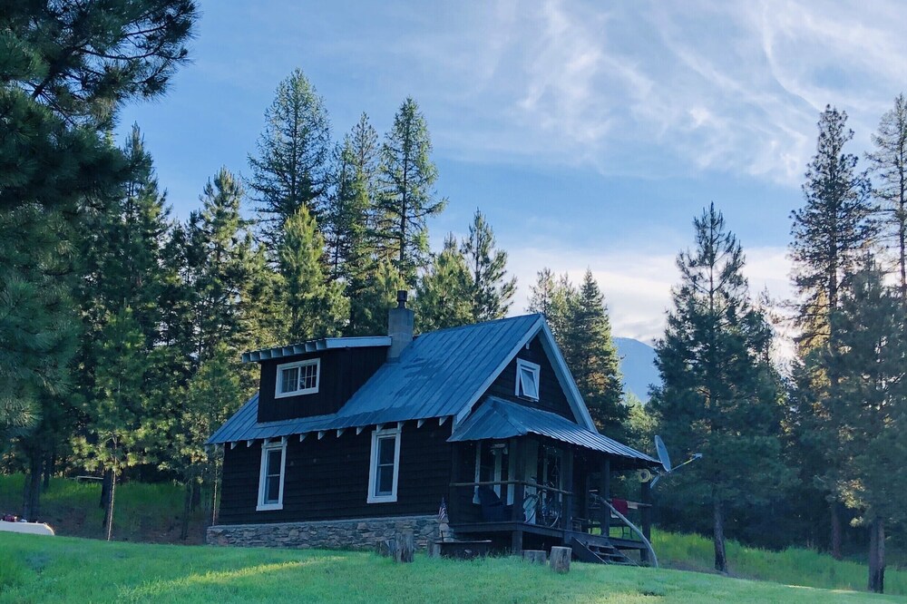 Historic Family Style Homestead Cabin