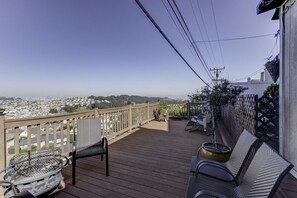 Terrace/patio - Stylish house with great location and all amenities. (Daly City)