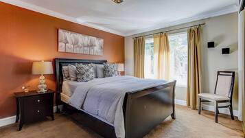 3 bedrooms, desk, soundproofing, iron/ironing board