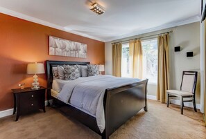 3 bedrooms, desk, soundproofing, iron/ironing board - Stylish house with great location and all amenities. (Daly City)