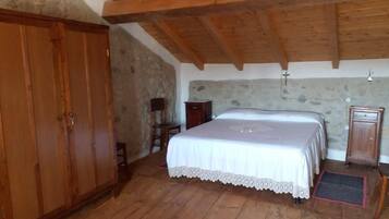 Iron/ironing board, cribs/infant beds, free WiFi, bed sheets