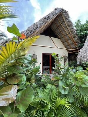 Deluxe-Vierbettzimmer | Terrasse/Patio