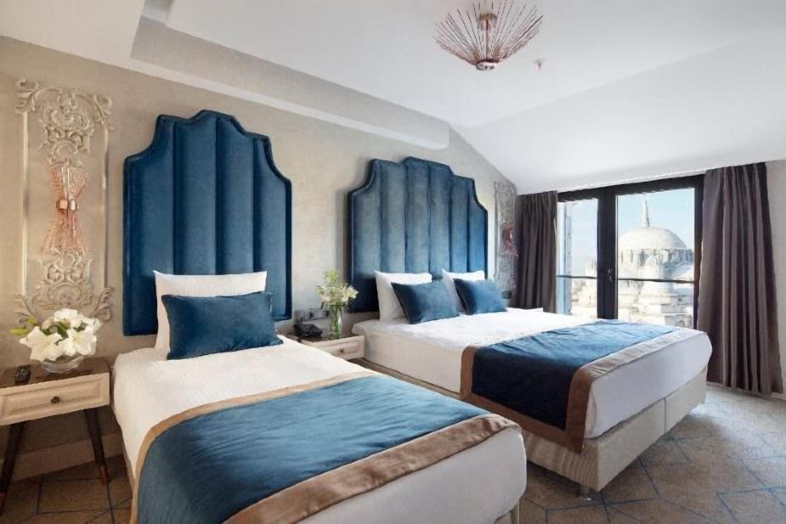 Roupas de cama premium, frigobar, cofres nos quartos, escrivaninha