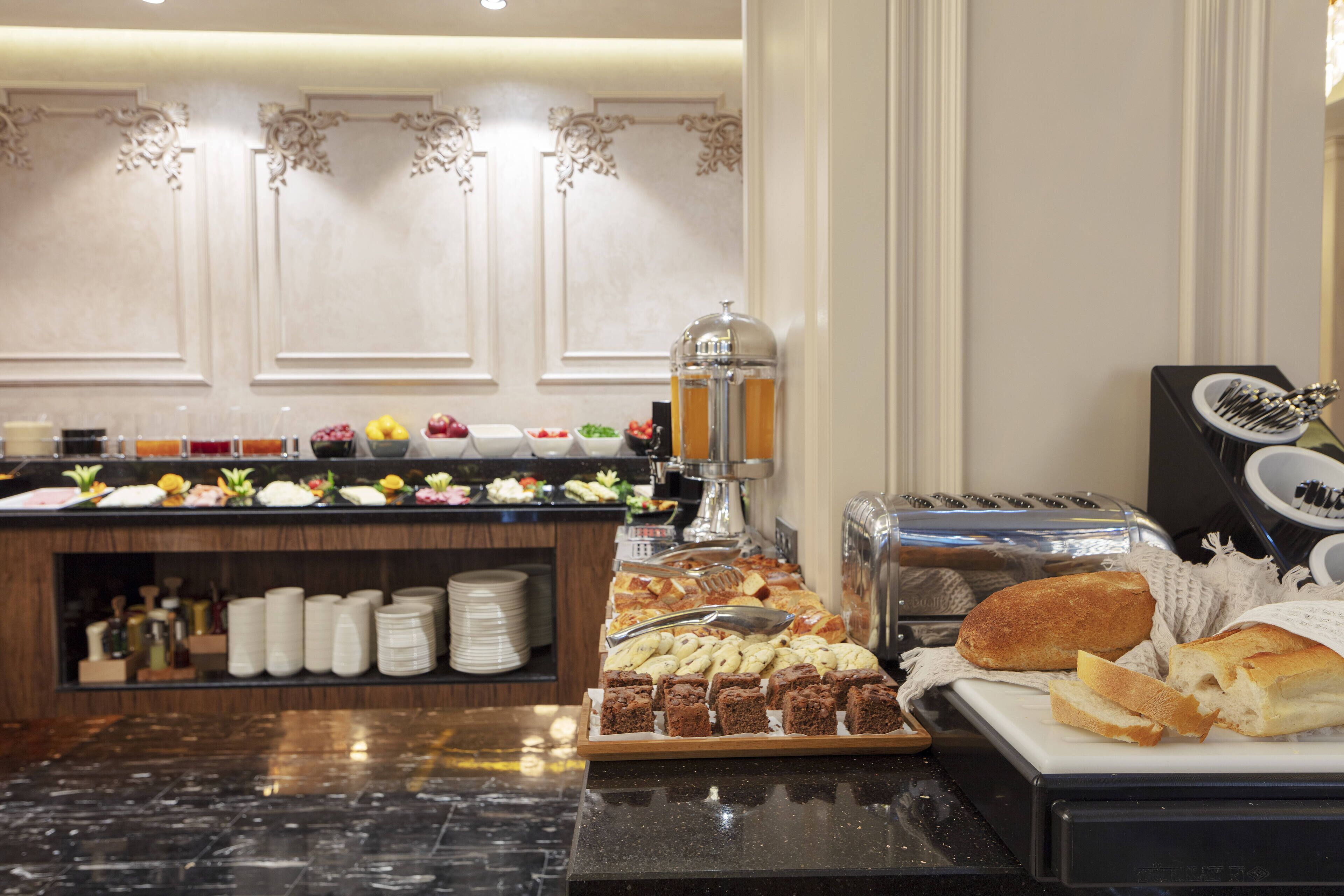 daily buffet breakfast (try 550 per person)