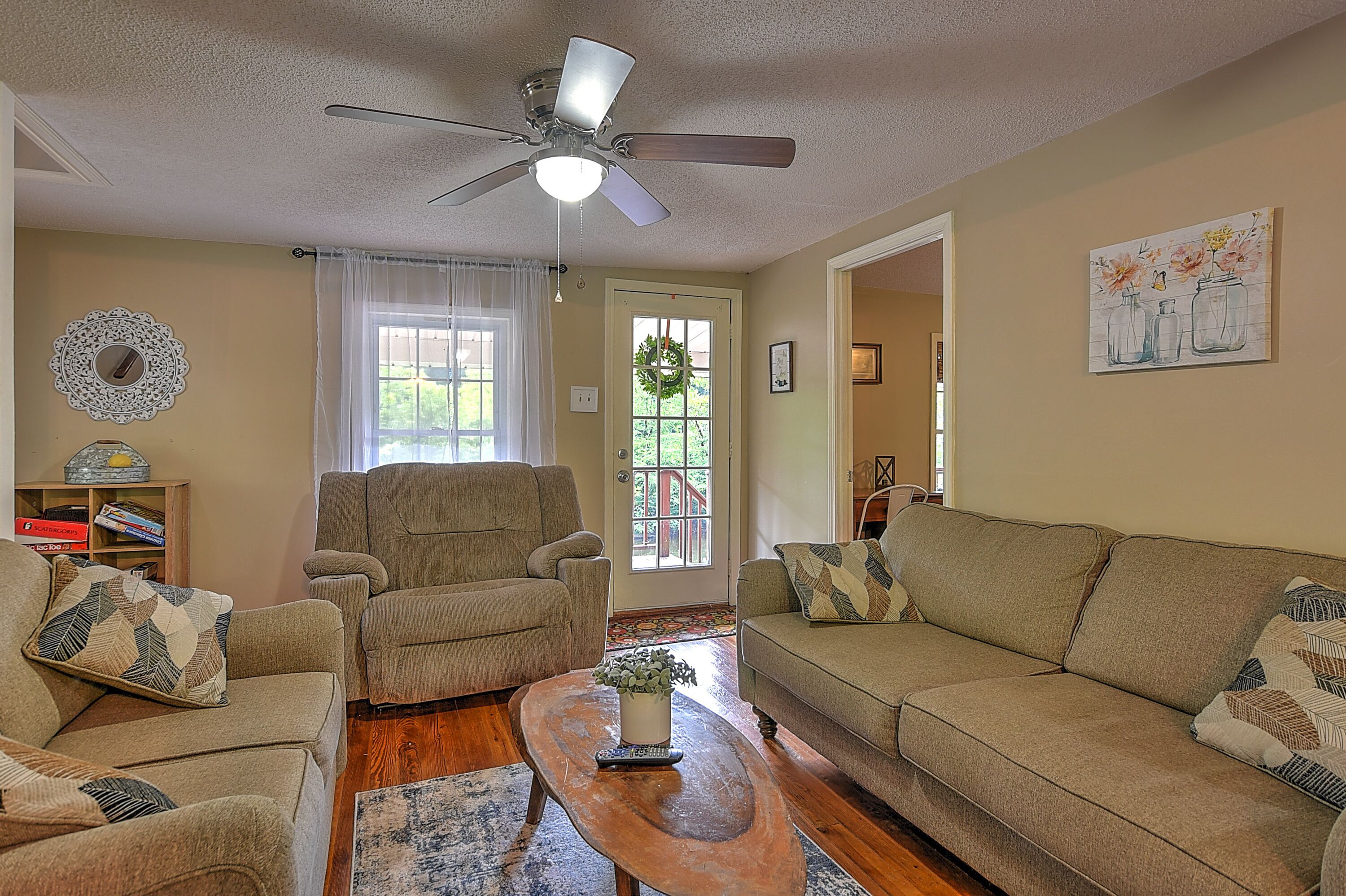 Smart TV, books, offices