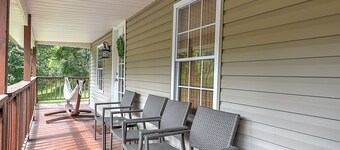 Riverfront - Kayaks & Canoes - King Suite - Wi-Fi - Pet Friendly