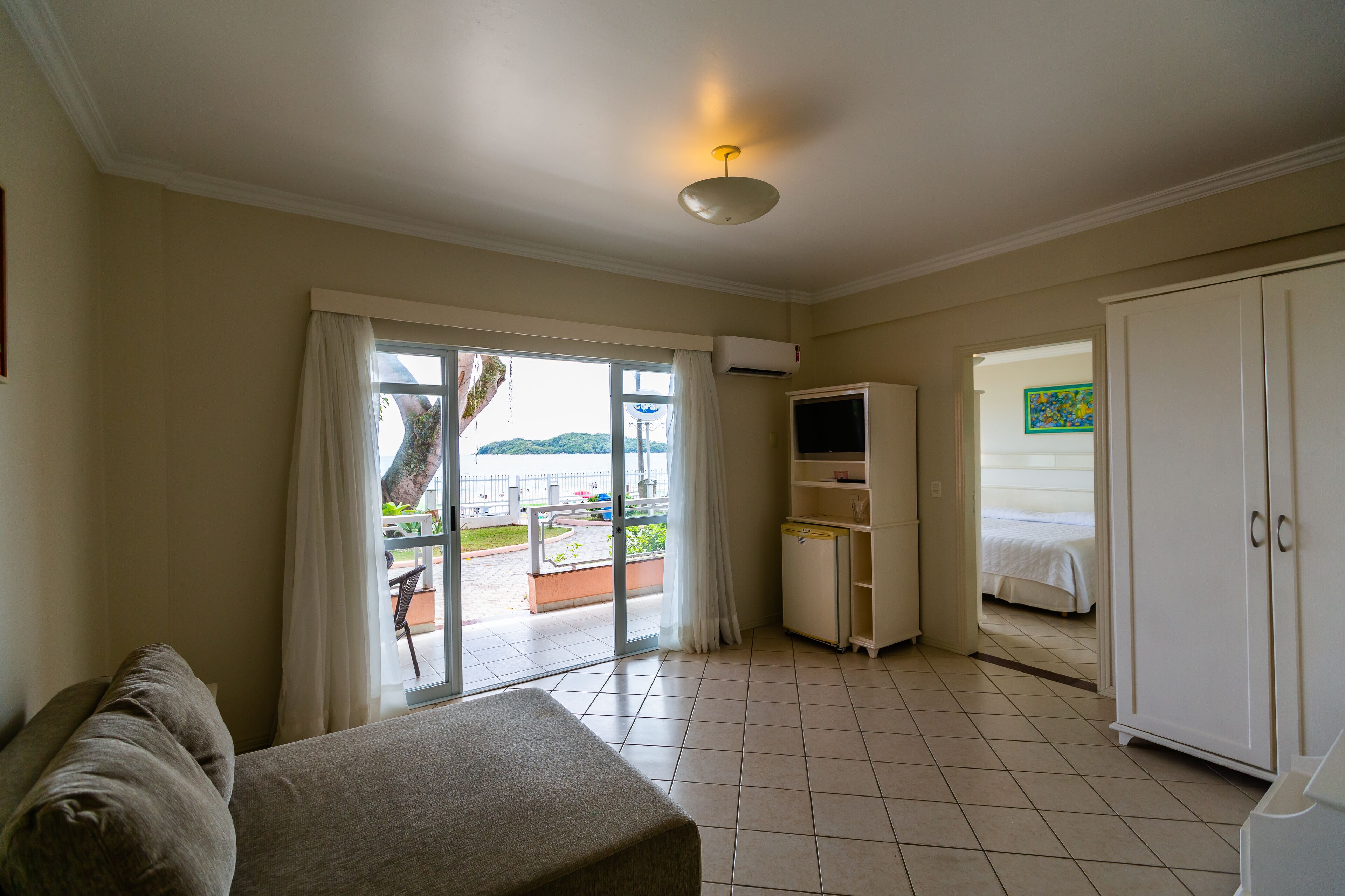 duplo com ante sala | minibar, free wifi, bed sheets, wheelchair access